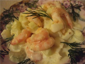 Салат с креветками и авокадо яйцом