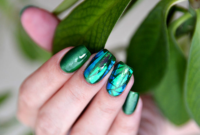 Битое стекло бабочка