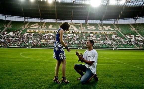 Как сделать предложение любимой девушке - дома, оригинально, в стихах