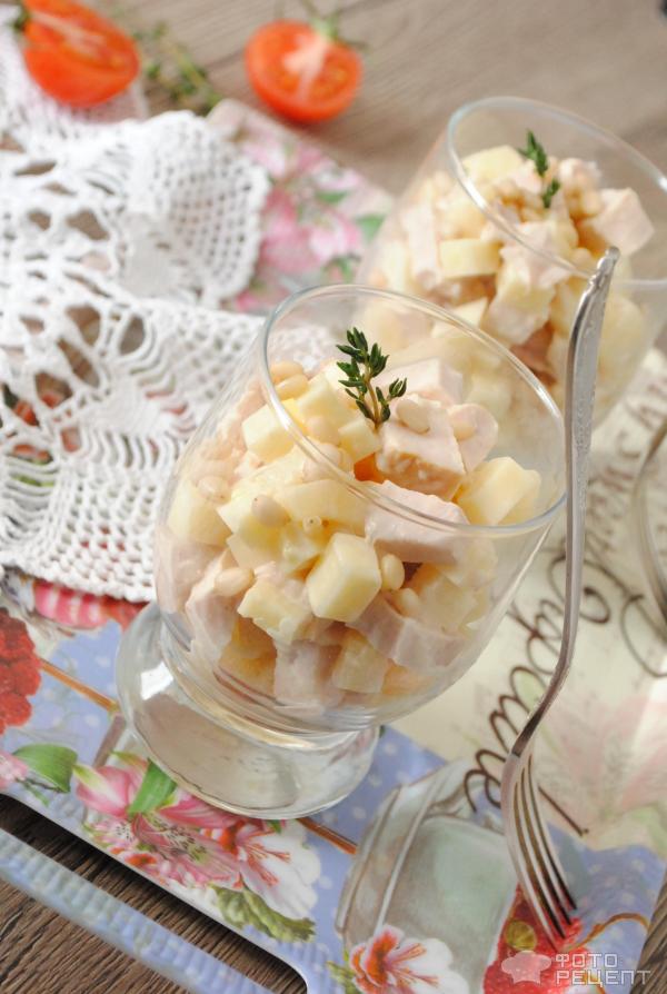 Салат с копченой куриной грудкой фото