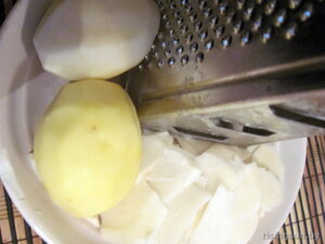 Режем картошку ломниками на терке
