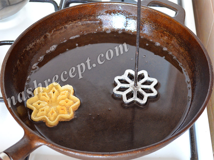 жарим хворост из жидкого теста