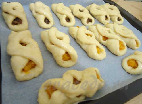 плюшки выложить на лист