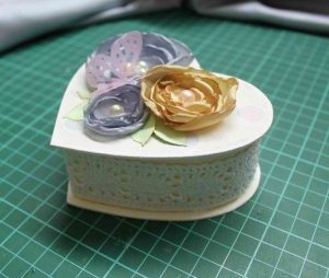 Коробочка-сердце из картона
