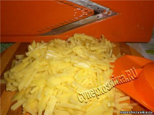 Салат с курицей и картофелем фри. Салат Гнездо глухаря.