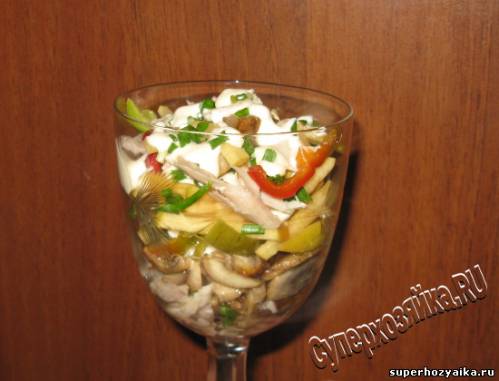 Коктейль салат в бокале
