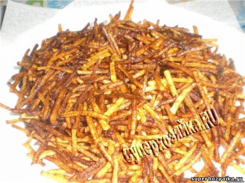 Салат с курицей и картофелем фри. Салат Гнездо глухаря.