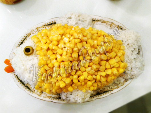 Салат с кукурузой и рисом