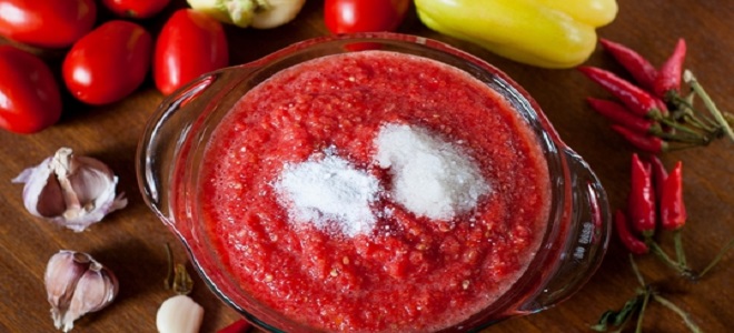 Аджика из помидор и чеснока с аспирином