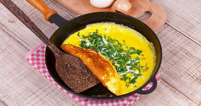 Омлет на сковороде - рецепты оригинального и простого блюда для вкусного завтрака