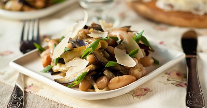 Салат с фасолью к праздничному столу - вкусные рецепты и идеи украшения закуски