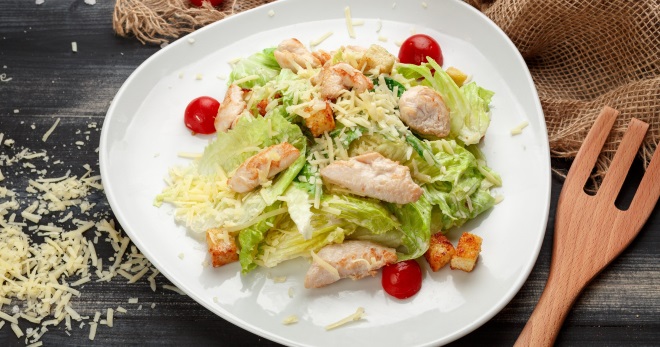 Салат «Цезарь» с курицей - вкусные и простые рецепты оригинальной закуски