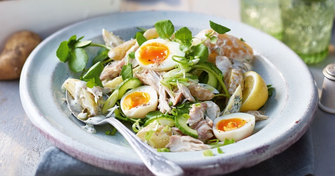 Салат из скумбрии - оригинальные варианты закуски из рыбы на любой вкус!