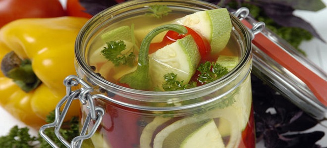 острый салат из кабачков на зиму