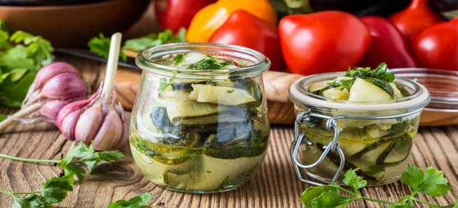 салат из кабачков с зеленью на зиму