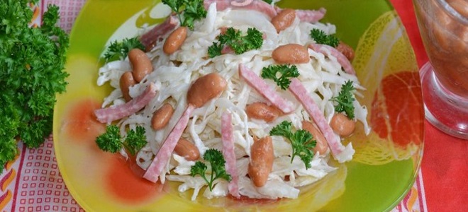 Салат из капусты фасоли и колбасы копченой