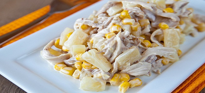 Салат из куриной грудки, ананаса и кукурузы