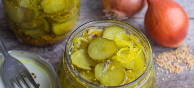 салат из огурцов с луком и горчицей