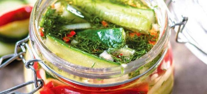 салат из огурцов с луком и маслом