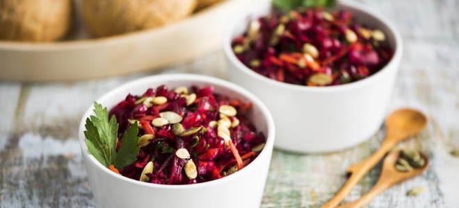 салат из сырой свеклы