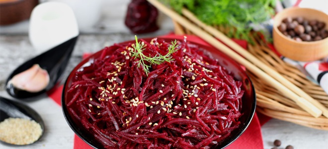 салат из сырой свеклы