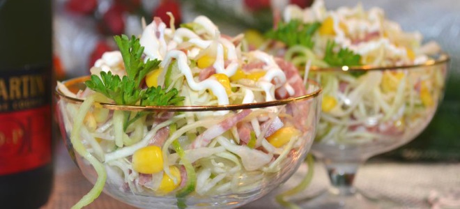 салат с пекинской капустой и копченой колбасой