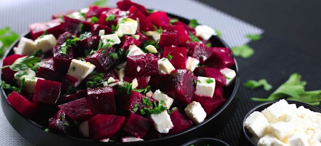 Салат со свеклой и сыром, и чесноком