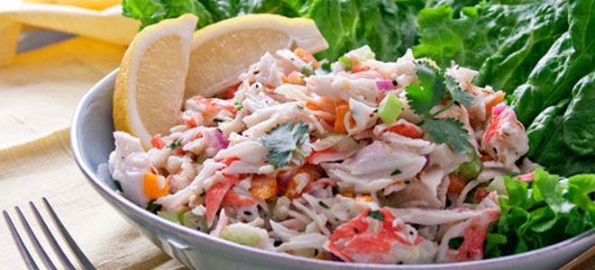 салат весенний с крабовыми палочками и капустой