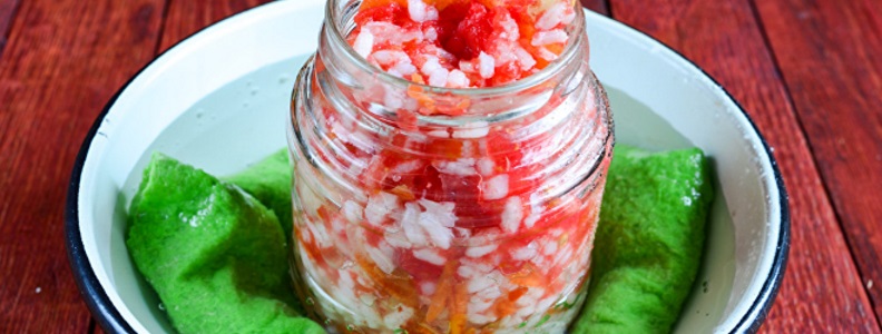 Салат зимний с рисом и помидорами