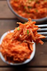 Салат из моркови с чесноком и майонезом