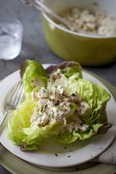 Салат с кедровыми орешками и курицей