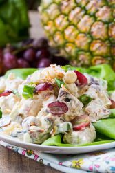 Салат с курицей виноградом, ананасом и кедровыми орешками