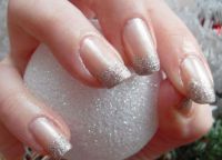 Маникюр гель лаком с блестками