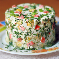 Салат с крабовыми палочками и рисом