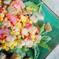 салат с колбасой и кукурузой