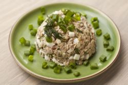 салат из консервированной скумбрии