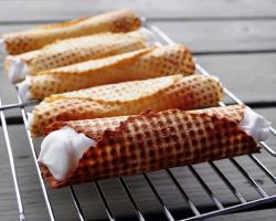 рецепт трубочек в вафельнице со сгущенкой