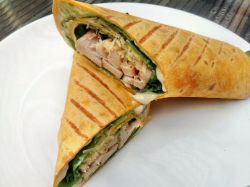 горячий ролл цезарь с курицей рецепт