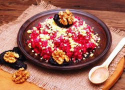 салат из вареной свеклы и чернослива