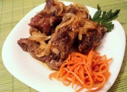 как приготовить тушеные свиные ребрышки