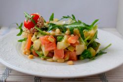 Салат с соленой красной рыбой