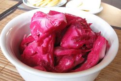 острая маринованная капуста со свеклой
