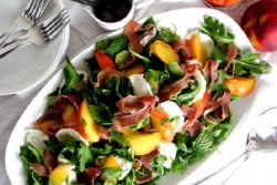 салат с сыром моцарелла