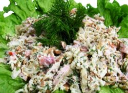 салат министерский с копченой колбасой