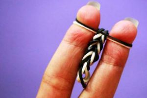 поделки из резинок 21