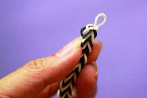 поделки из резинок 23