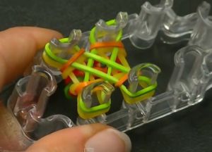 браслеты из резинок на маленьком станке (15)