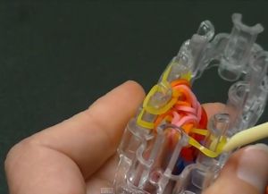 браслеты из резинок на маленьком станке (18)