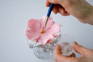 Украшение из мастики своими руками для начинающих 5