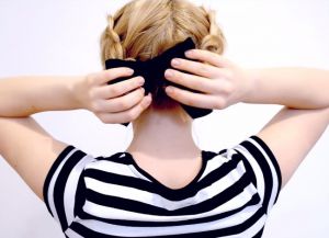 быстрая прическа на короткие волосы своими руками 6